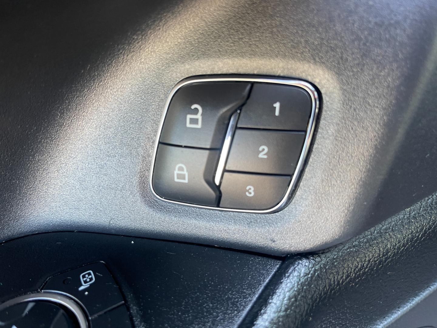 2021 Gray /Black Ford Expedition Limited 302A 4WD (1FMJU2AT0ME) with an 3.5L V6 DOHC 24V TWIN TURBO engine, 10 Speed Auto transmission, located at 11115 Chardon Rd. , Chardon, OH, 44024, (440) 214-9705, 41.580246, -81.241943 - Photo#17